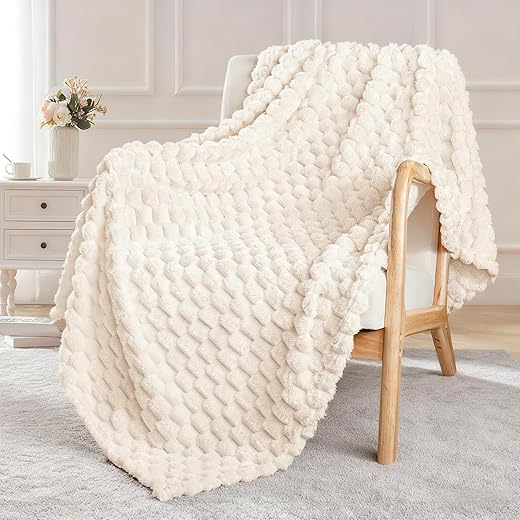 Extra Large Cozy Fleece Throw Blanket for Ultimate Comfort Extra Large Cozy Fleece Throw Blanket for Ultimate Comfort